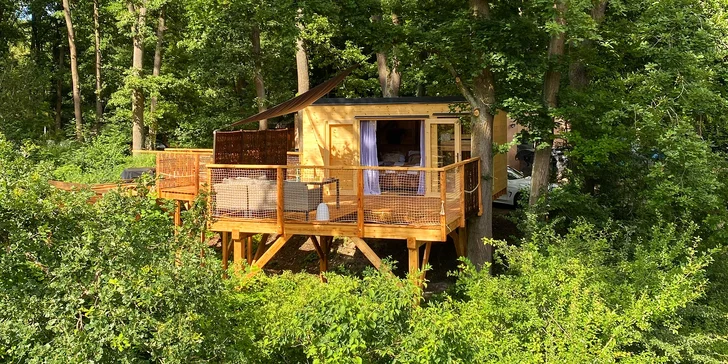 Netradiční dovolená v Českém ráji: treehouse pro pár i rodinu s půjčením loďky i možností snídaňového koše
