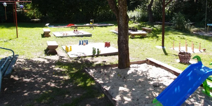 Rodinná dovolená v Krkonoších: penzion s polopenzí a zahradou plnou her