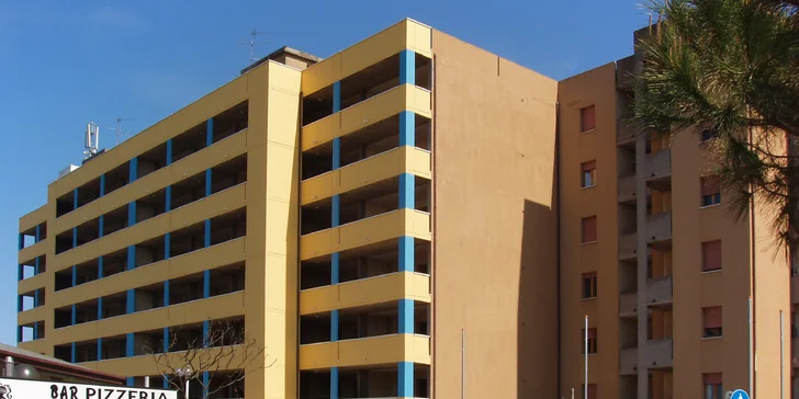 Letní dovolená v Itálii: vybavený apartmán pro 6 osob, bazén a 50 m na pláž