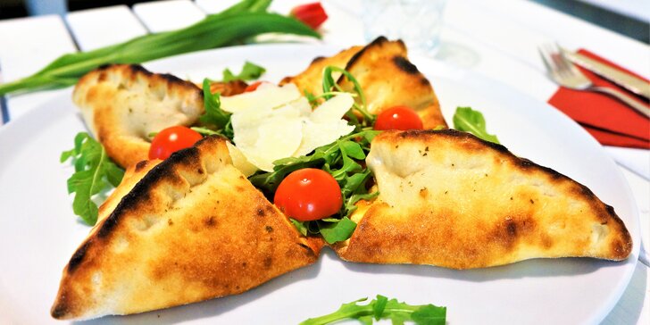 Plněná pizza ve tvaru hvězdy pro 1 i 2 os.: boloňská náplň či špenát a kuřecí