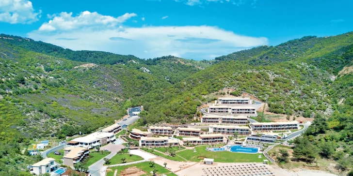V ceně máte i all inclusive stravování – snídaně, obědy a večeře v hlavní restauraci i občerstvení během dne. 