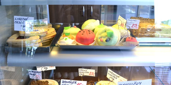 Káva i horká čokoláda a dortík nebo chlebíček podle výběru pro 1 i 2 osoby