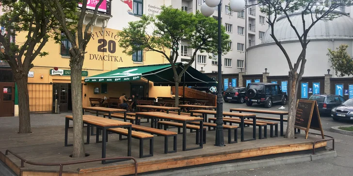 Pivnice 20 zve na baštu: kilo uzených žeber a 300 g tataráku s topinkami