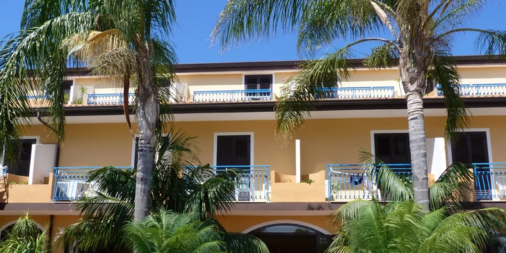 Kalábrie letecky z Brna: 8 dní v hotelu s polopenzí nebo light all inclusive