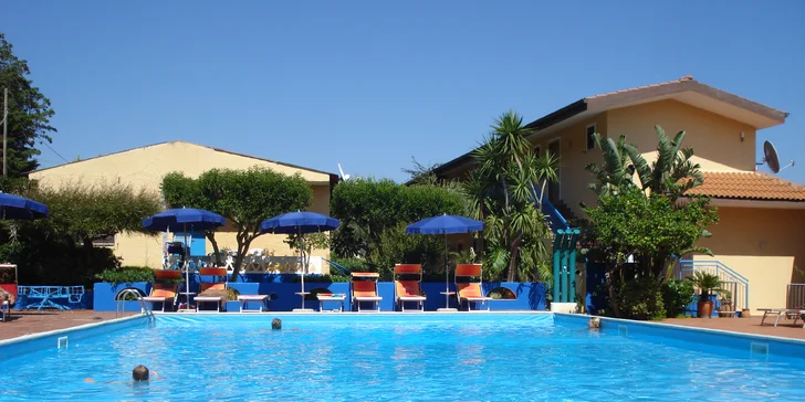 Kalábrie letecky z Brna: 8 dní v hotelu s polopenzí nebo light all inclusive