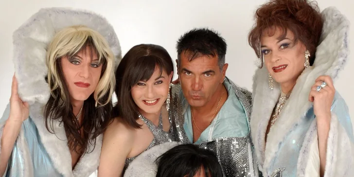 Vstupenka na travesti show skupiny Screamers: představení Smím prosit?