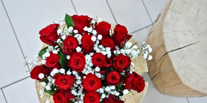Řekněte to květinou: flower boxy s růžemi nebo růžovo-žlutý pugét