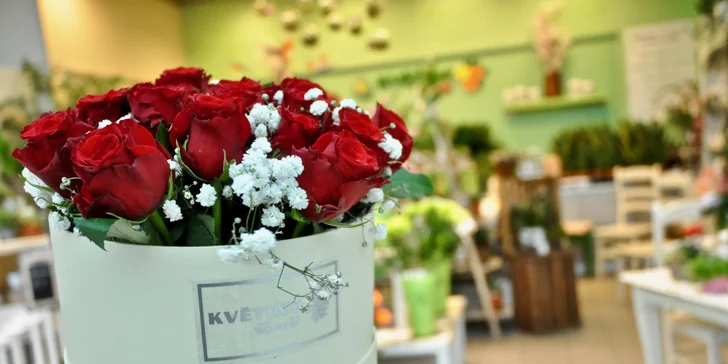 Řekněte to květinou: flower boxy s růžemi nebo růžovo-žlutý pugét