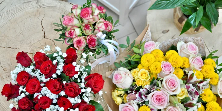 Řekněte to květinou: flower boxy s růžemi nebo růžovo-žlutý pugét