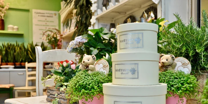 Řekněte to květinou: flower boxy s růžemi nebo růžovo-žlutý pugét