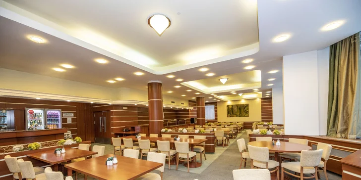 Večeře jsou buď bufetové, nebo servírované (dle obsazenosti hotelu).