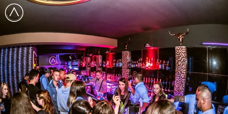 Dva letní koktejly nebo XXL kýbl plný oblíbených drinků