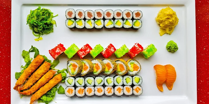 Sushi set s 52 kousky: nigiri s lososem, maki s tuňákem i krevety v tempuře
