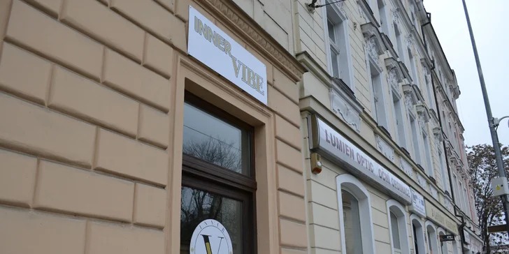 Vybrat si můžete 60 nebo 90 minut pod kouzelnýma rukama masérky Pavlíny a zvolit můžete celotělovou relaxační masáž uzpůsobenou speciálně pro ženy, nebo pro muže. 