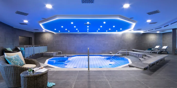 Môžete si priplatiť za vstup do moderného wellness s bazénom a saunou.