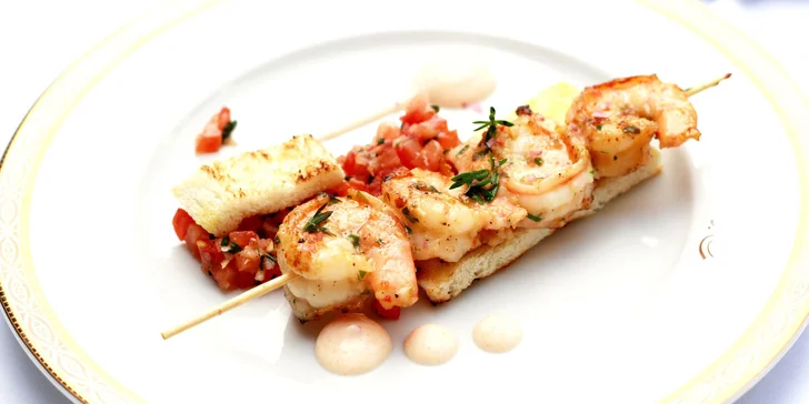 Čeká vás tu 4chodové nebo 5chodové degustační menu plné sezónních dobrot.