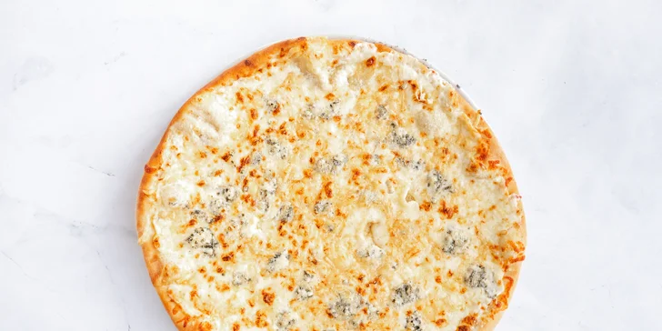 Quattro formaggi - smetana, mozzarella, parmezán, gorgonzola, uzený sýr