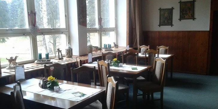 Z restaurace se naskýtá výhled na vodní nádrž Palava.