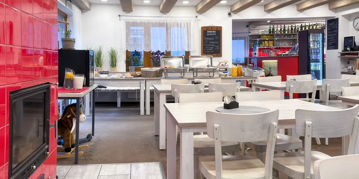 Pizzu o průměru 60 cm vám naservírují v restauraci penzionu Aurum.