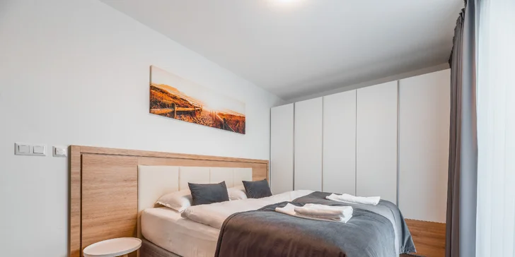 4* hotel přímo u Slunečních jezer: soukromá pláž, privátní wellness i vstup do aquaparku