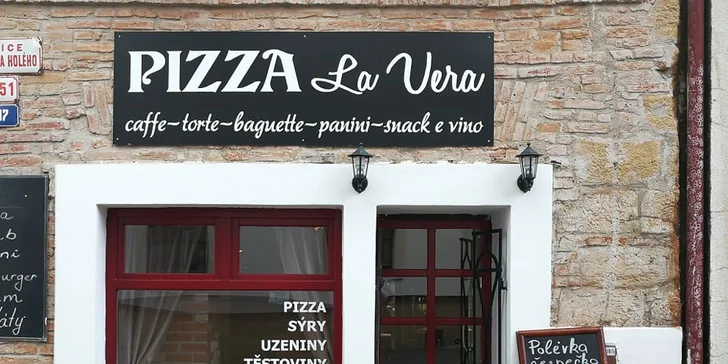 2 křupavé pizzy o průměru 32 cm v pizzerii La Vera