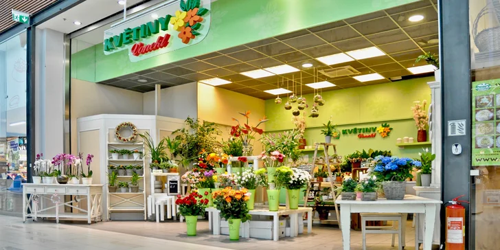 Řekněte to květinou: flower boxy s růžemi nebo růžovo-žlutý pugét