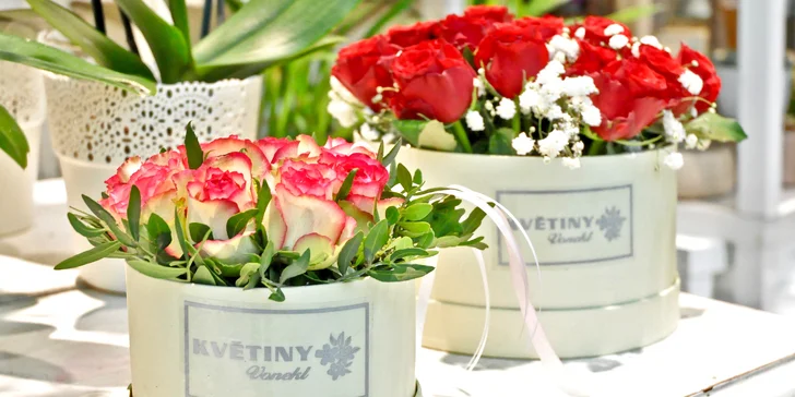 Řekněte to květinou: flower boxy s růžemi nebo růžovo-žlutý pugét