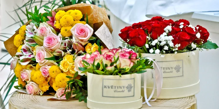 Řekněte to květinou: flower boxy s růžemi nebo růžovo-žlutý pugét