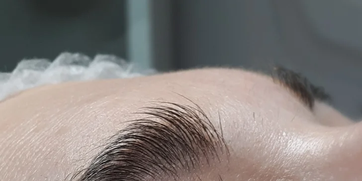 Pro smyslný pohled i bez umělých řas: lash lifting a lash botox