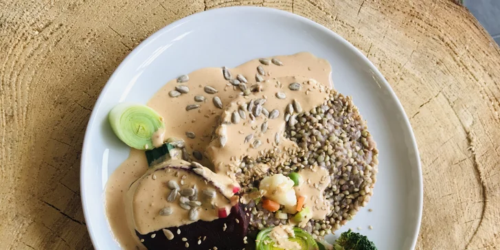 Živá kavárna: malé nebo velké obědové menu ve veganském bistru