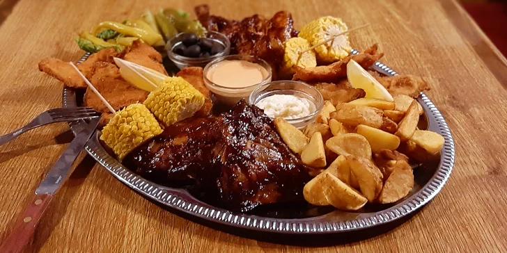 Tukan London Pub: plato s masem i přílohami pro partu v centru Brna