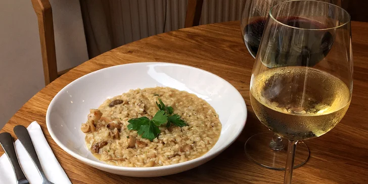 Italské degustační menu: buvolí mozzarella, zapečený lilek, rizoto i špagety
