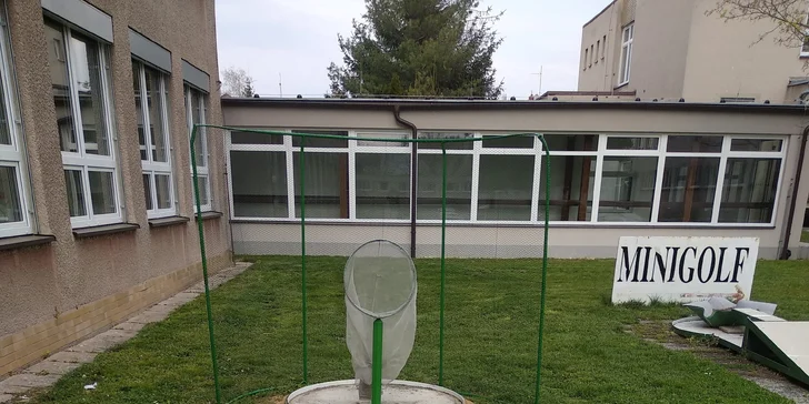 Zábava pro celou rodinu: dvě hodiny minigolfu pro dva i rodinu