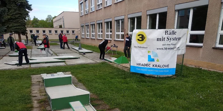 Zábava pro celou rodinu: dvě hodiny minigolfu pro dva i rodinu