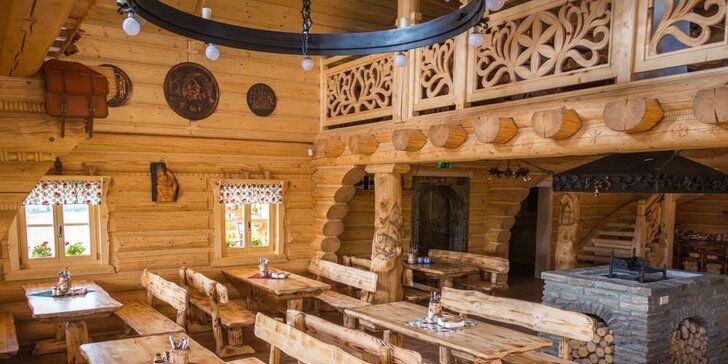 Pobyt v tradiční kolibě na Oravě: polopenze, wellness i pivní koupel