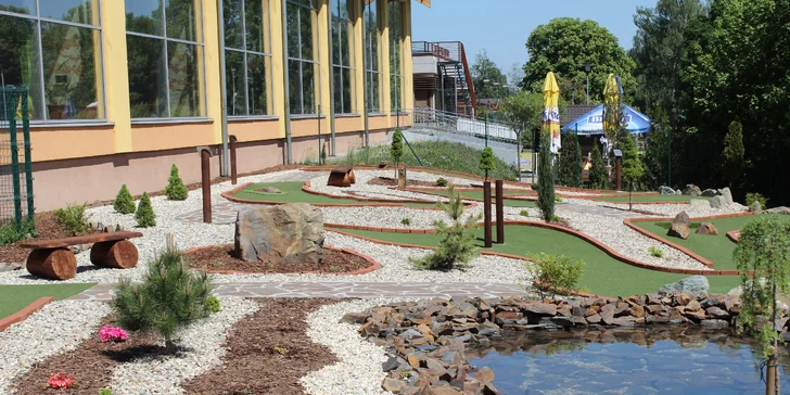 Ve všední dny na adventure golf: hodina zábavy na 18 jamkách