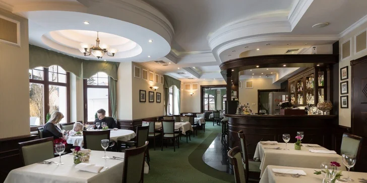 Vařit se dá na varné desce nebo v mikrovlnné troubě, ale můžete sáhnout i po snídani servírované v nedaleké hotelové restauraci.