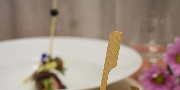 5chodové menu se dvěma druhy burgerů, roastbeefem a sorbetem pro dva