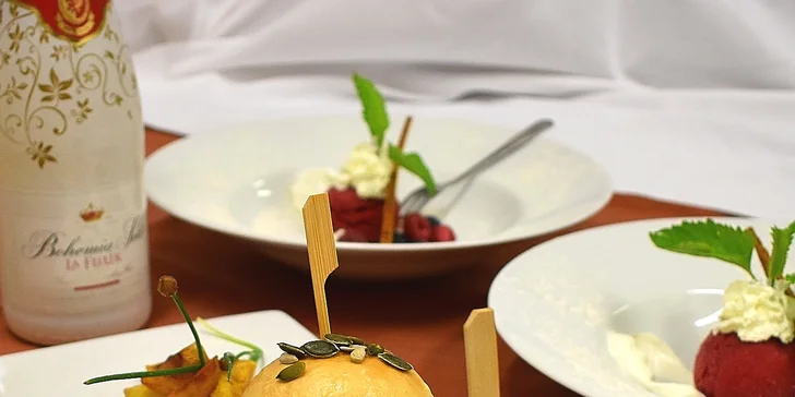 5chodové menu se dvěma druhy burgerů, roastbeefem a sorbetem pro dva