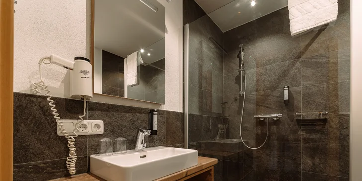 Pokud jste spíše na modernější vybavení, sáhněte po pokoji Crazy Kamal, který prošel renovací.