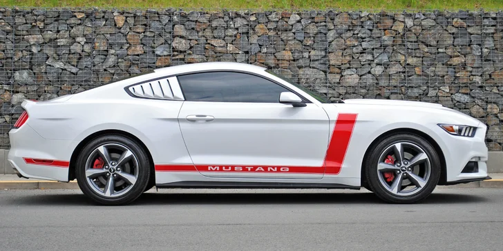 30min. jízda v upraveném Fordu Mustang nebo zapůjčení na 6, 12 nebo 24 hod.