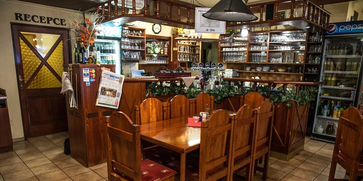 Masové hody z grilu: koleno, žebra, křidýlka