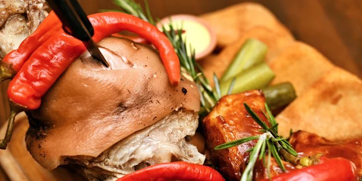 Masová hostina: klobásy nebo žebra, křídla a koleno a 6 piv nebo limonád