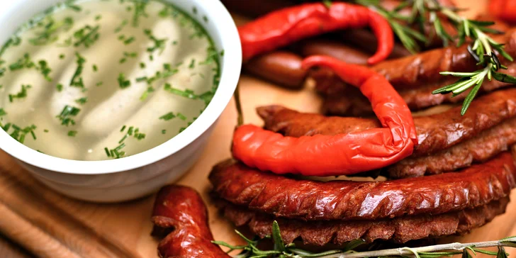 Masová hostina: klobásy nebo žebra, křídla a koleno a 6 piv nebo limonád