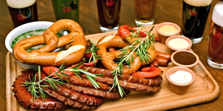 Masová hostina: klobásy nebo žebra, křídla a koleno a 6 piv nebo limonád
