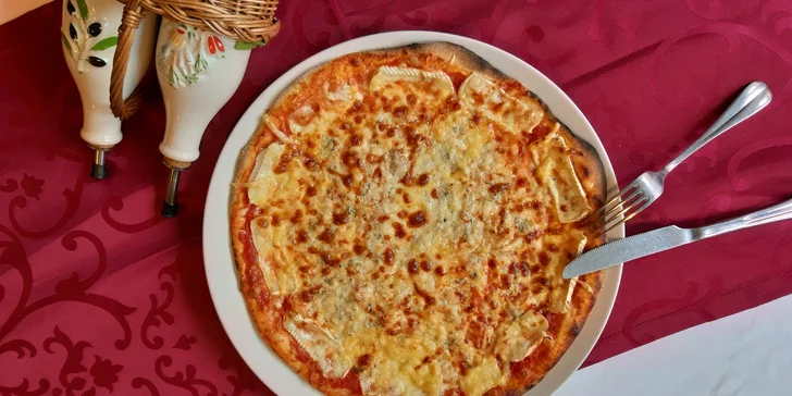 Dvě pizzy o průměru 32cm dle výběru z jídelního lístku