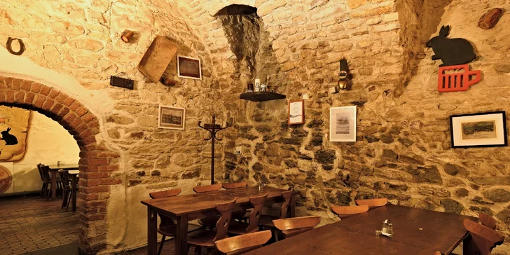 Masová hostina: klobásy nebo žebra, křídla a koleno a 6 piv nebo limonád