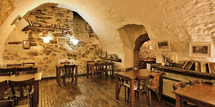 Masová hostina: klobásy nebo žebra, křídla a koleno a 6 piv nebo limonád