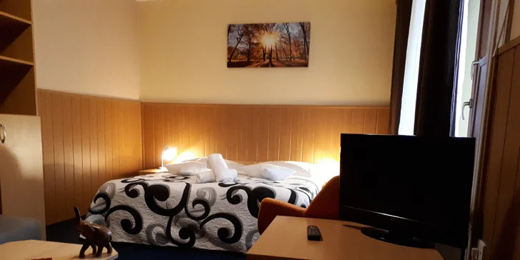 Wellness relax Beskydech: hotel u lesa, bazén, sauna i večeře při svíčkách