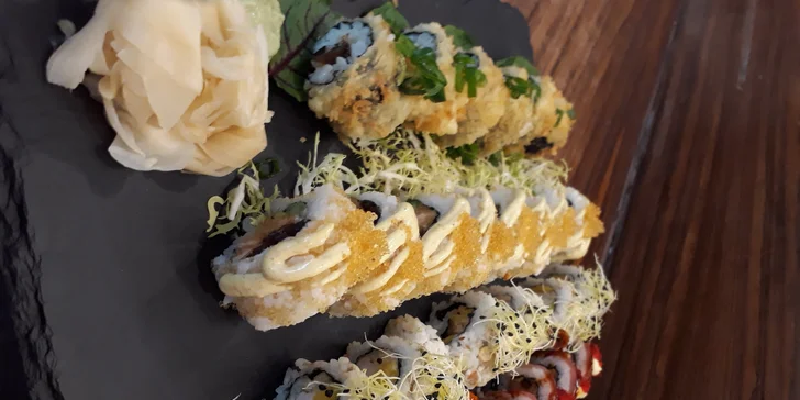 32 kousků sushi pro milovníky Asie: losos, tuňák, krevety i houbičky shitake